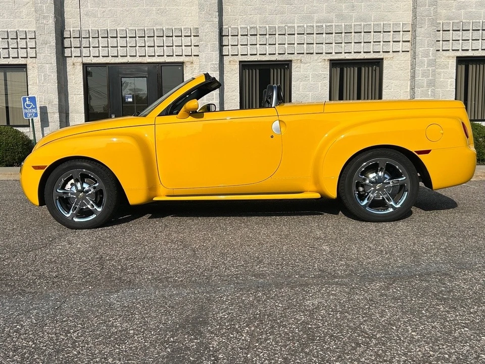 2005 Chevrolet SSR - Image 10 of 12