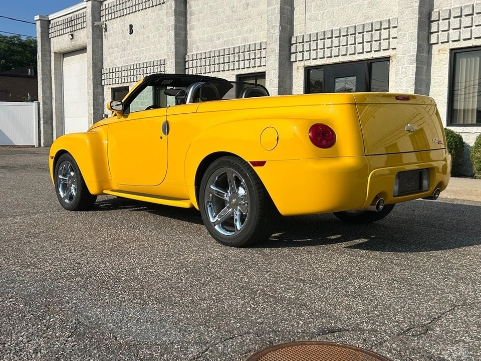 2005 Chevrolet SSR - Image 9 of 12