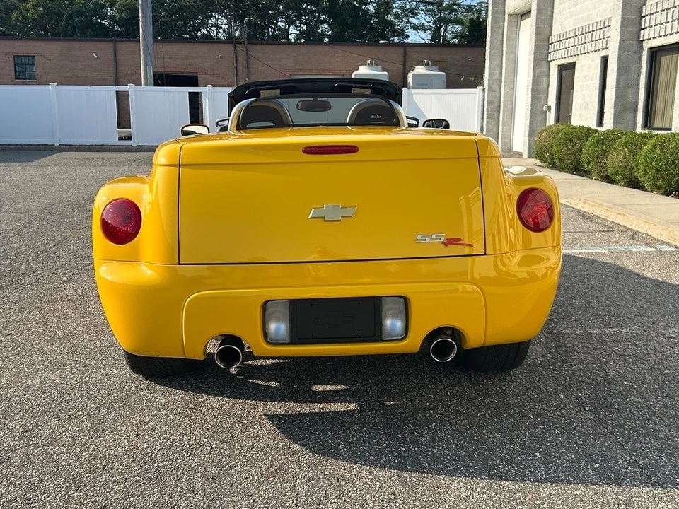 2005 Chevrolet SSR - Image 8 of 12