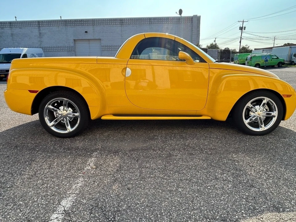2005 Chevrolet SSR - Image 12 of 12
