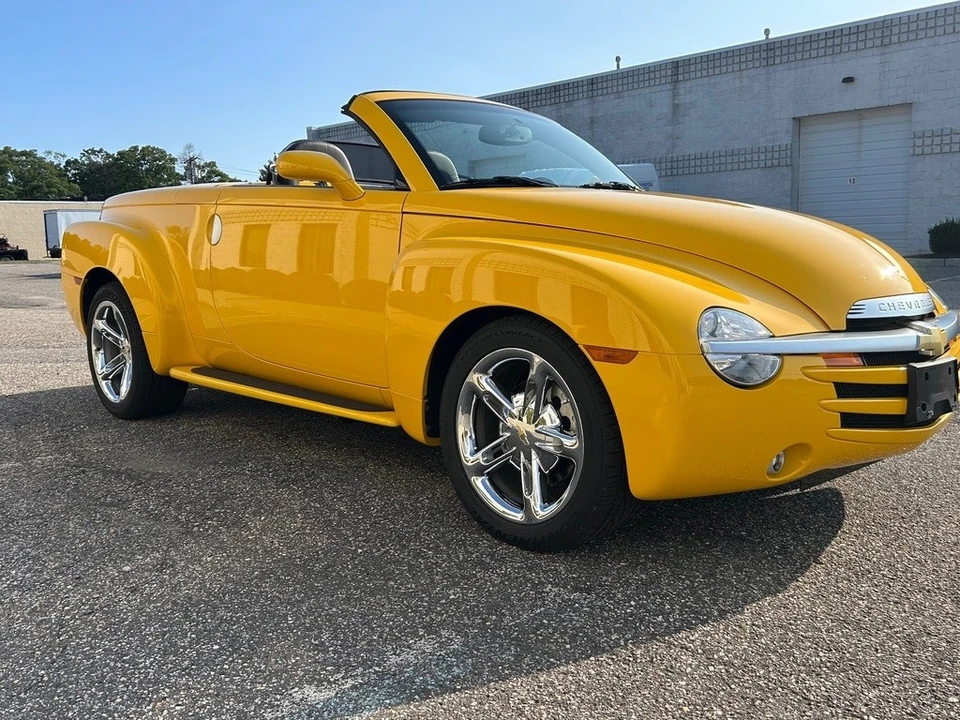 2005 Chevrolet SSR - Image 3 of 12