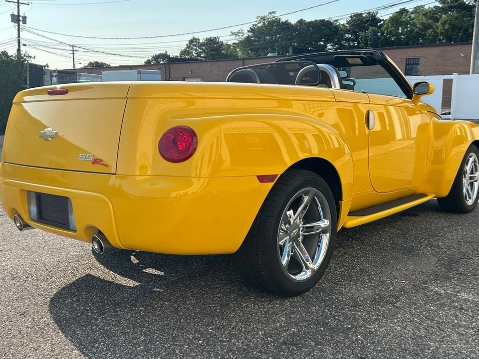 2005 Chevrolet SSR - Image 6 of 12