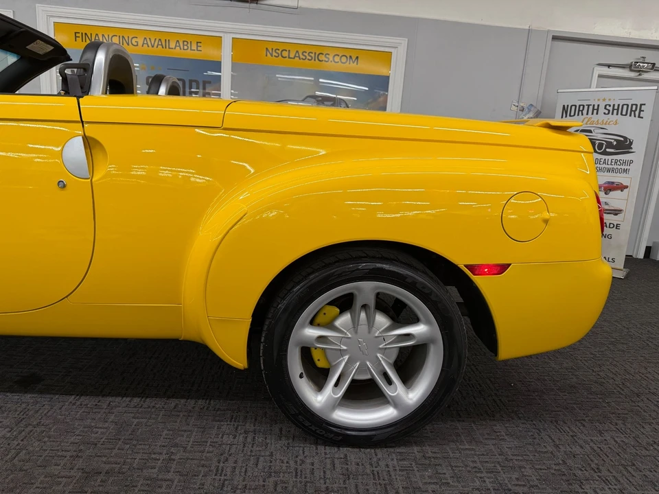 2005 Chevrolet SSR - Image 25 of 31