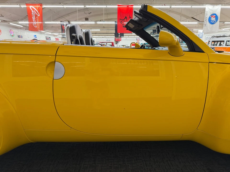 2005 Chevrolet SSR - Image 29 of 31