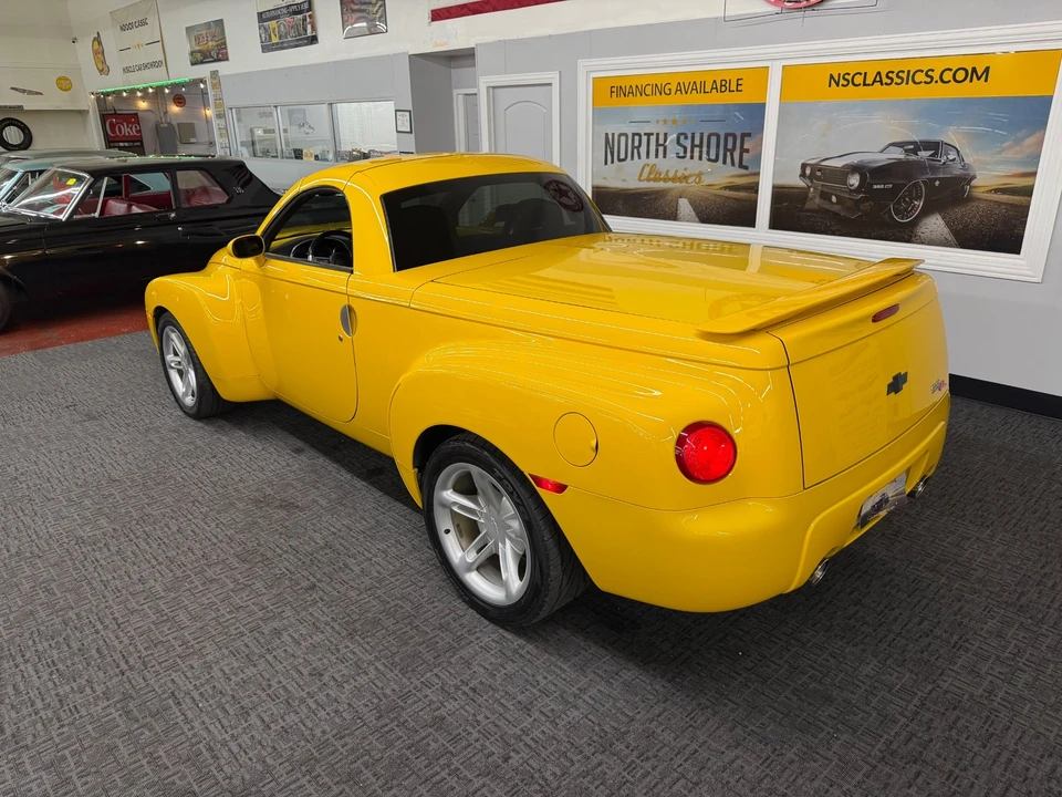 2005 Chevrolet SSR - Image 4 of 31
