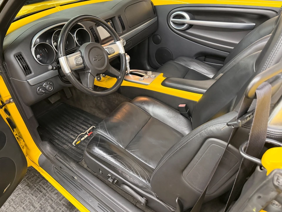 2005 Chevrolet SSR - Image 16 of 31