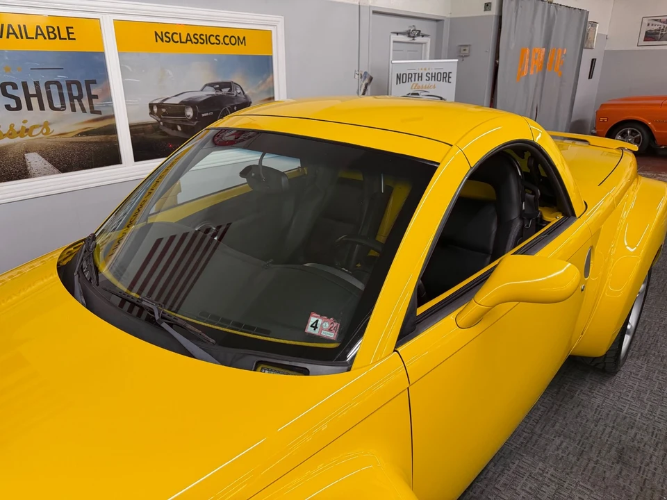 2005 Chevrolet SSR - Image 13 of 31