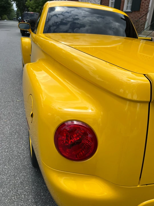 2005 Chevrolet SSR - Image 28 of 31