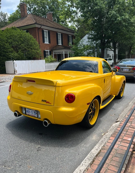 2005 Chevrolet SSR - Image 5 of 31