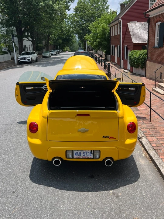 2005 Chevrolet SSR - Image 13 of 31