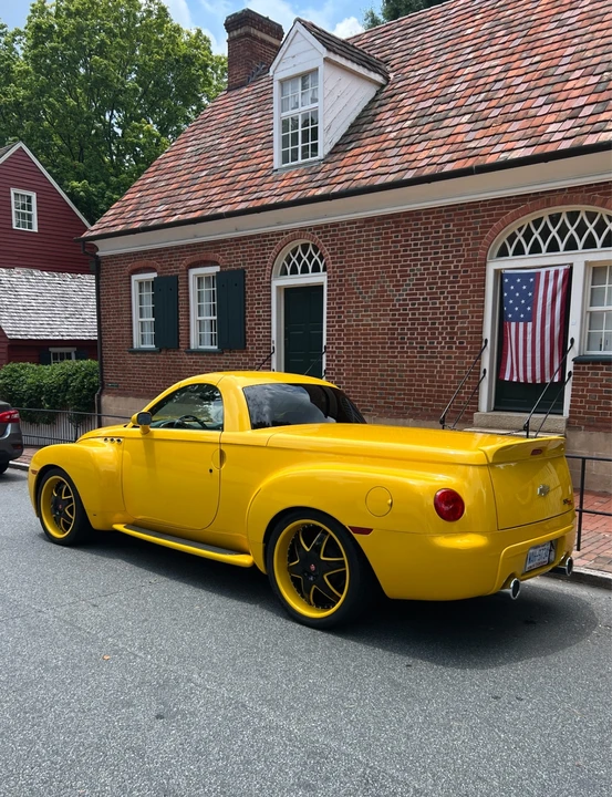 2005 Chevrolet SSR - Image 3 of 31