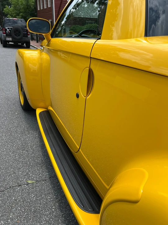 2005 Chevrolet SSR - Image 30 of 31