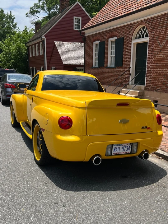 2005 Chevrolet SSR - Image 11 of 31