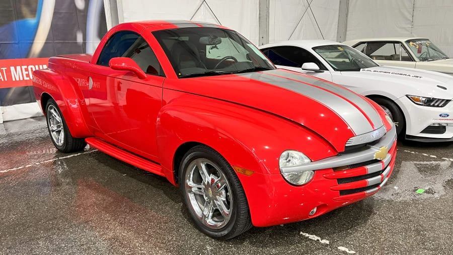 2005 Chevrolet SSR - Image 3 of 6