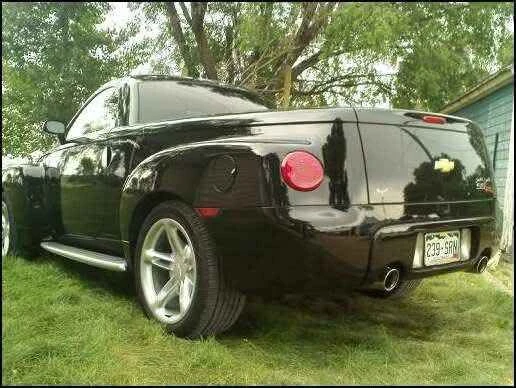 2005 Chevrolet SSR - Image 2 of 5