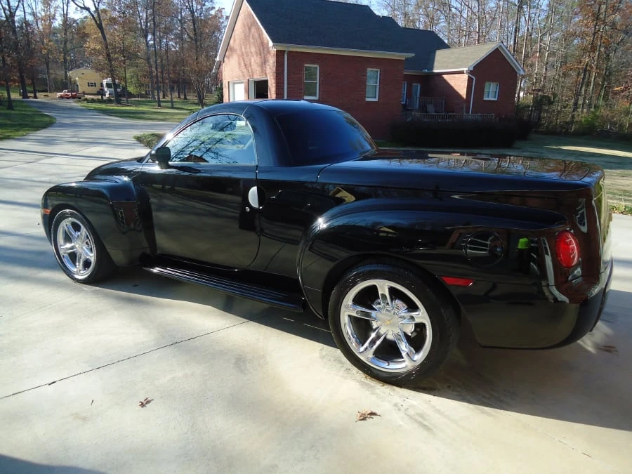 2005 Chevrolet SSR - Image 2 of 6