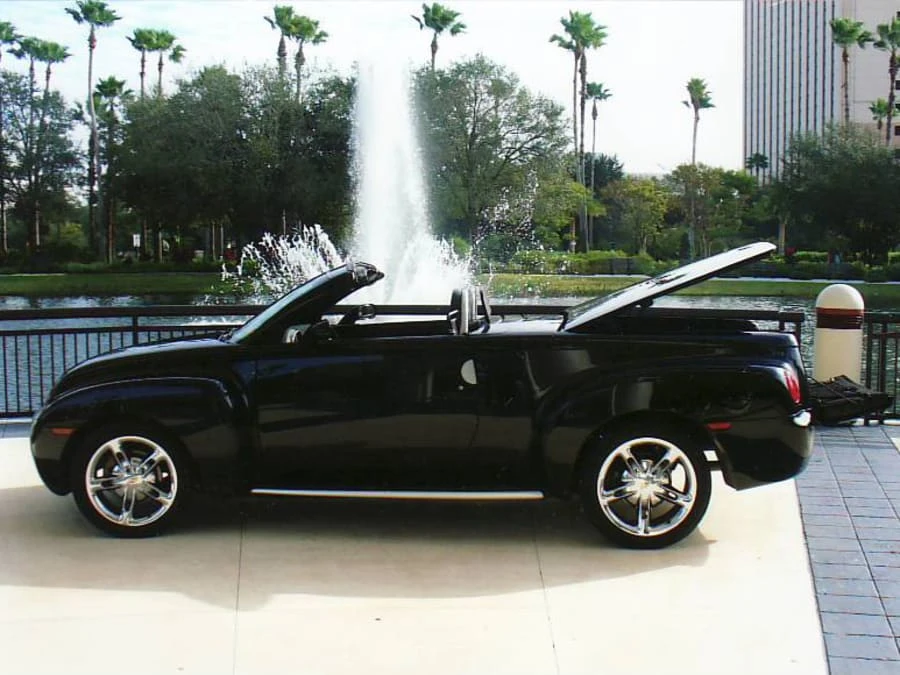 2005 Chevrolet SSR - Image 2 of 3