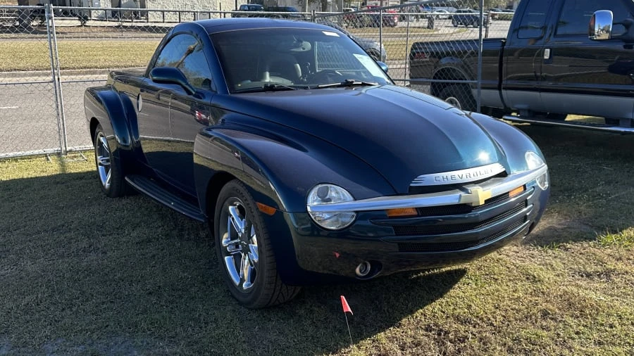2005 Chevrolet SSR - Image 3 of 6
