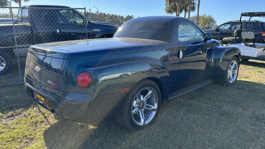 2005 Chevrolet SSR - Image 2 of 6