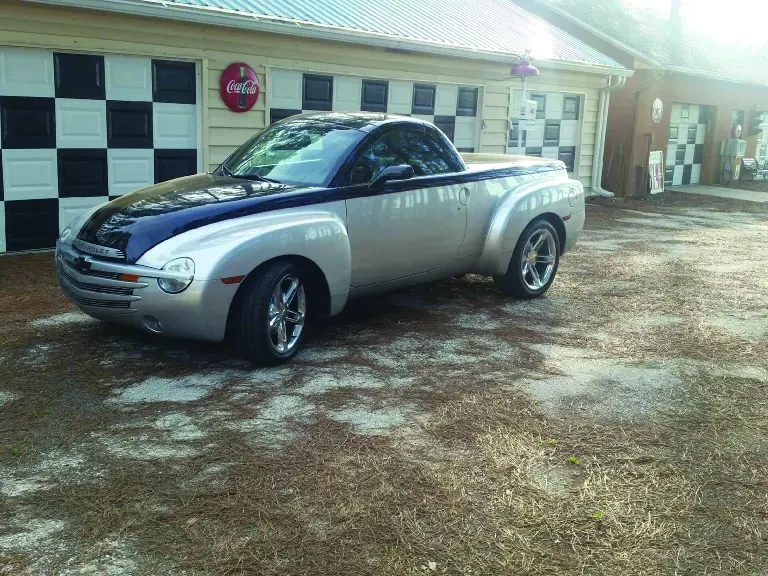 2005 Chevrolet SSR - Image 2 of 2