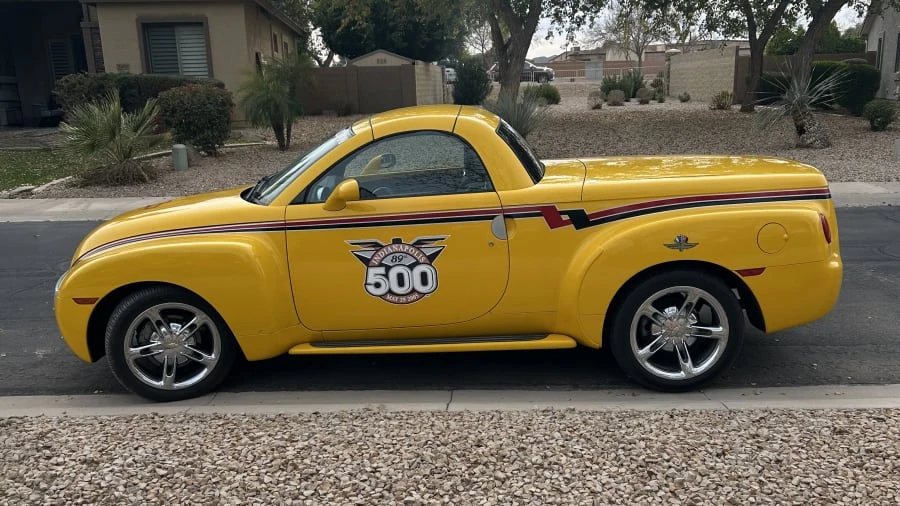 2005 Chevrolet SSR - Image 2 of 10