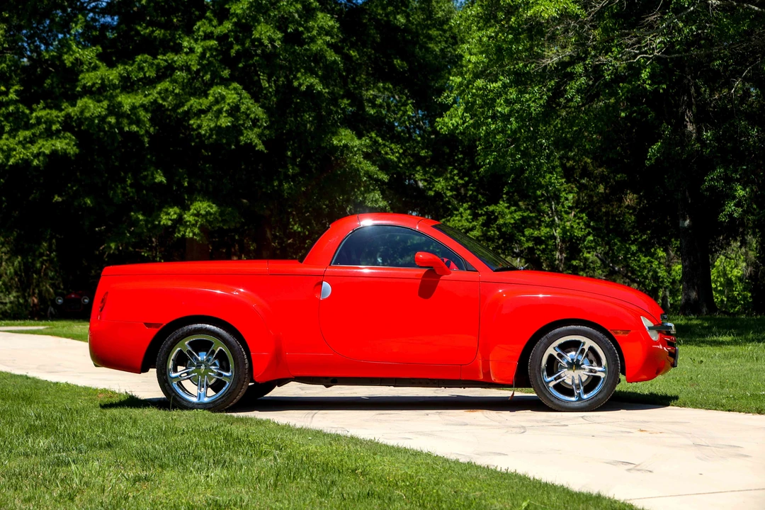 2005 Chevrolet SSR - Image 9 of 31