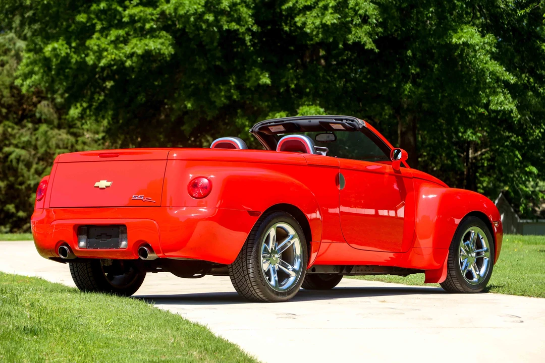 2005 Chevrolet SSR - Image 10 of 31