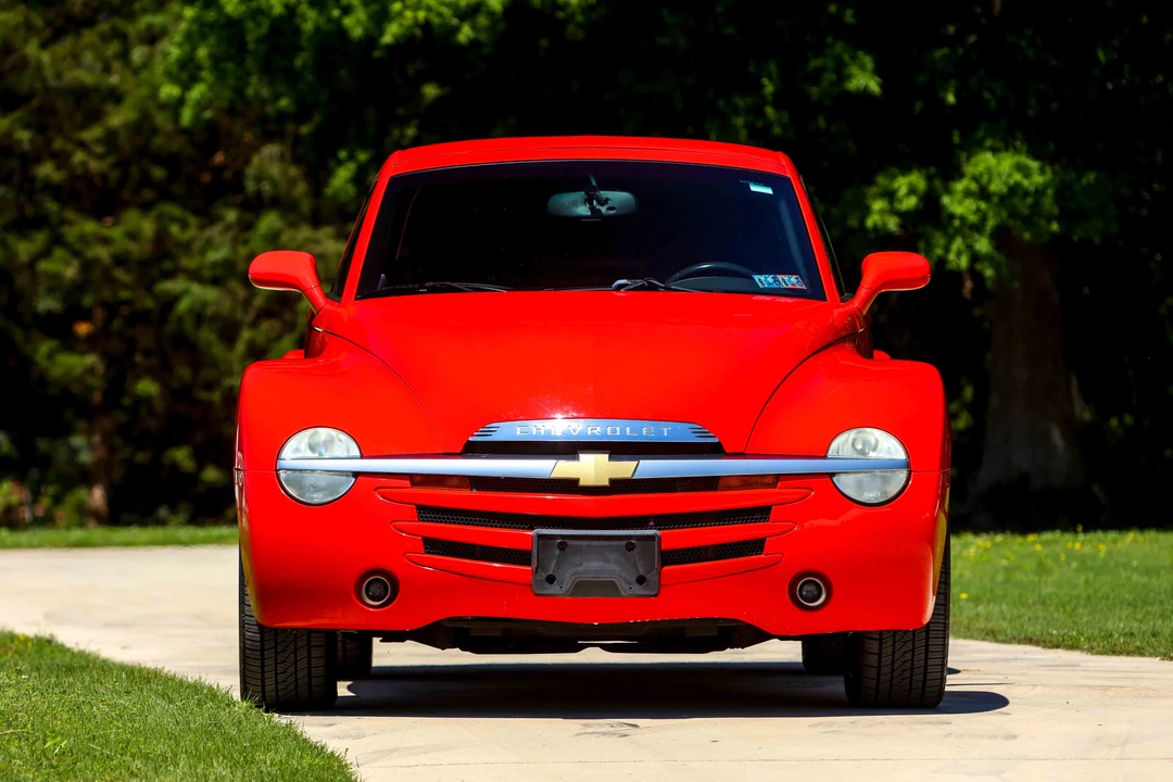 2005 Chevrolet SSR - Image 2 of 31