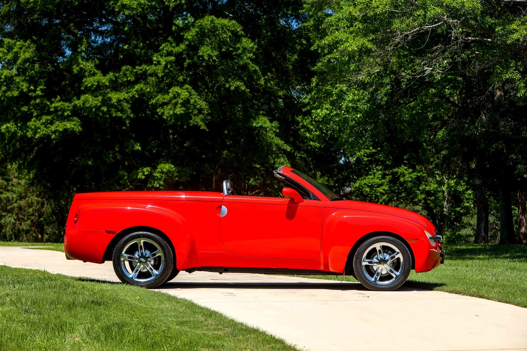 2005 Chevrolet SSR - Image 11 of 31