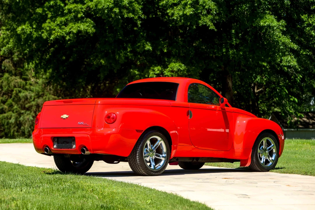 2005 Chevrolet SSR - Image 8 of 31