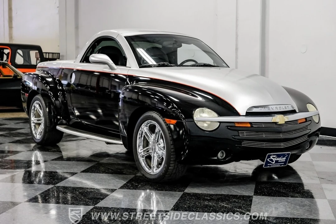 2005 Chevrolet SSR - Image 17 of 21