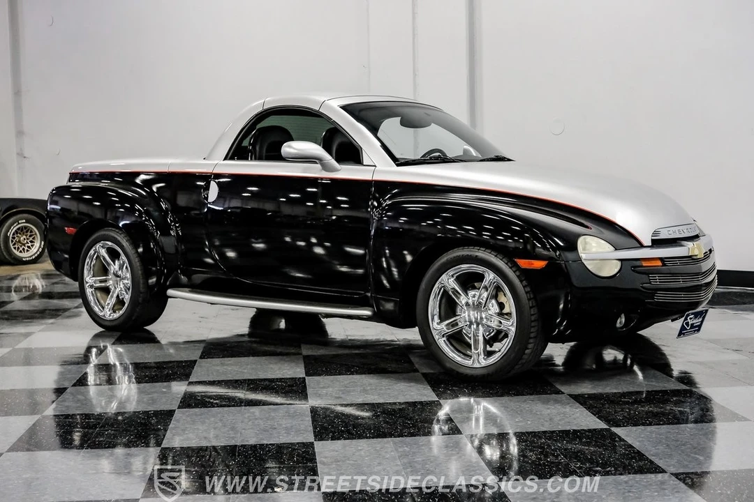 2005 Chevrolet SSR - Image 15 of 21