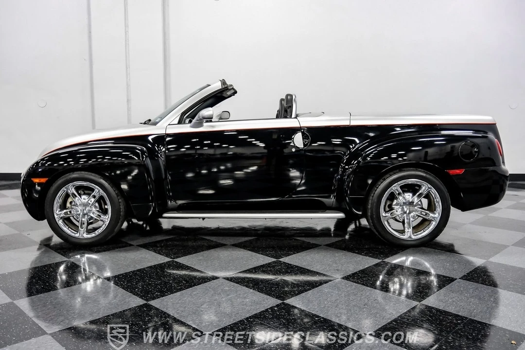 2005 Chevrolet SSR - Image 3 of 21
