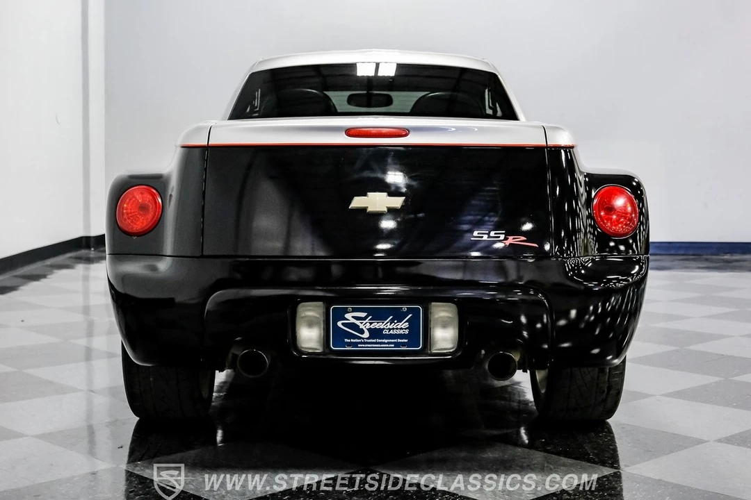 2005 Chevrolet SSR - Image 10 of 12