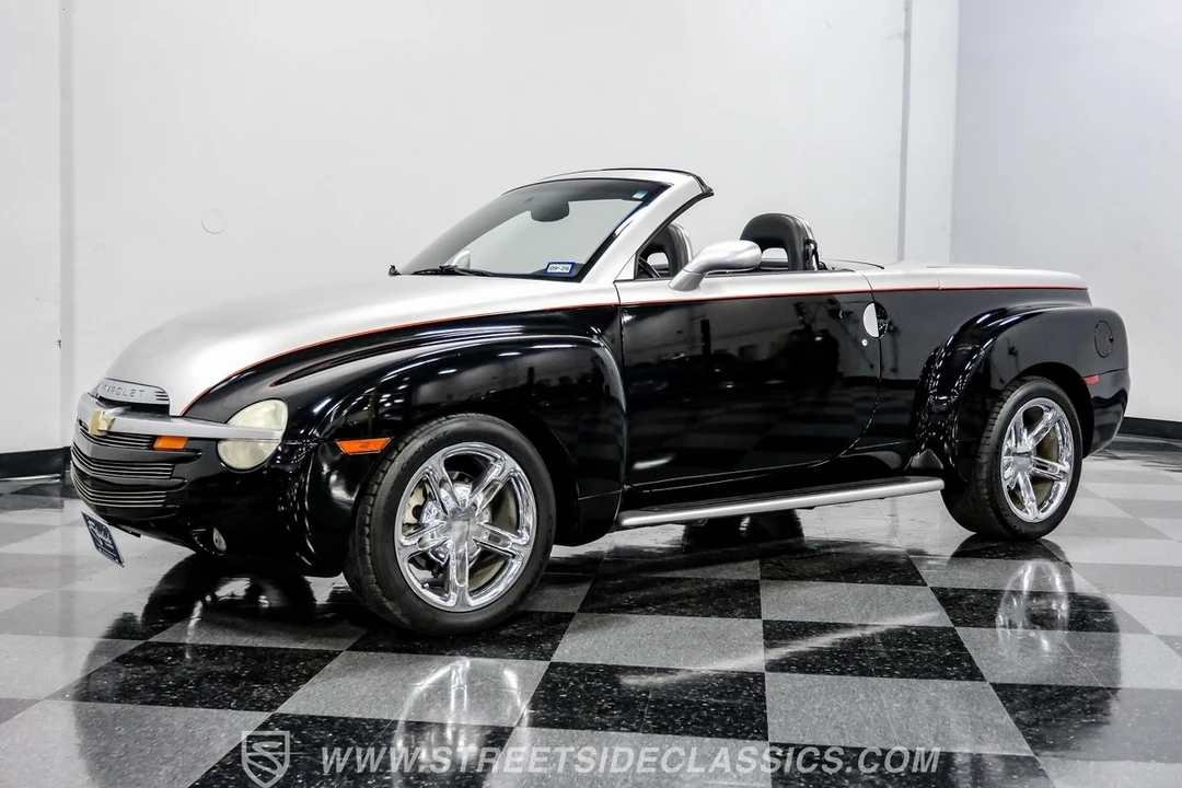 2005 Chevrolet SSR - Image 5 of 12