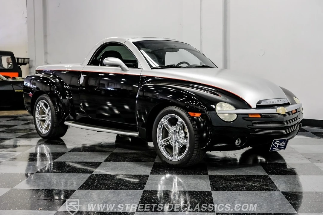 2005 Chevrolet SSR - Image 16 of 21