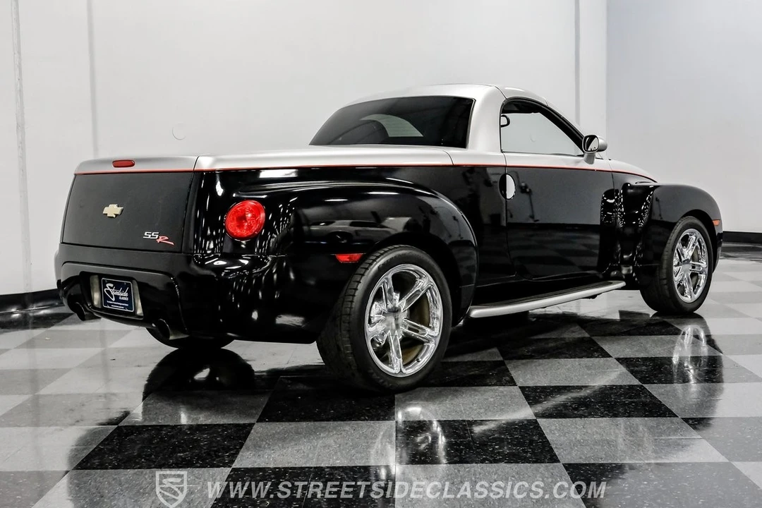 2005 Chevrolet SSR - Image 12 of 21