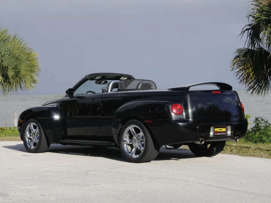 2005 Chevrolet SSR - Image 2 of 5
