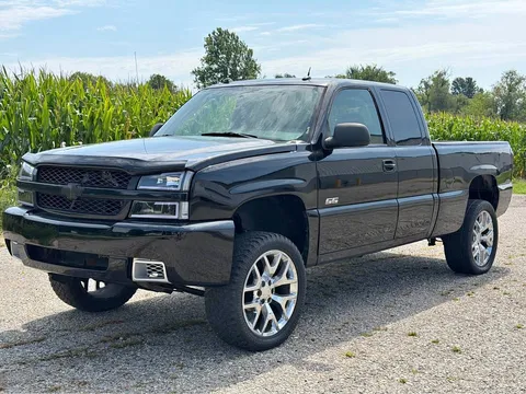 2005 Chevrolet Silverado 1500 Extended Cab SS Pickup 4D 6 1/2 ft