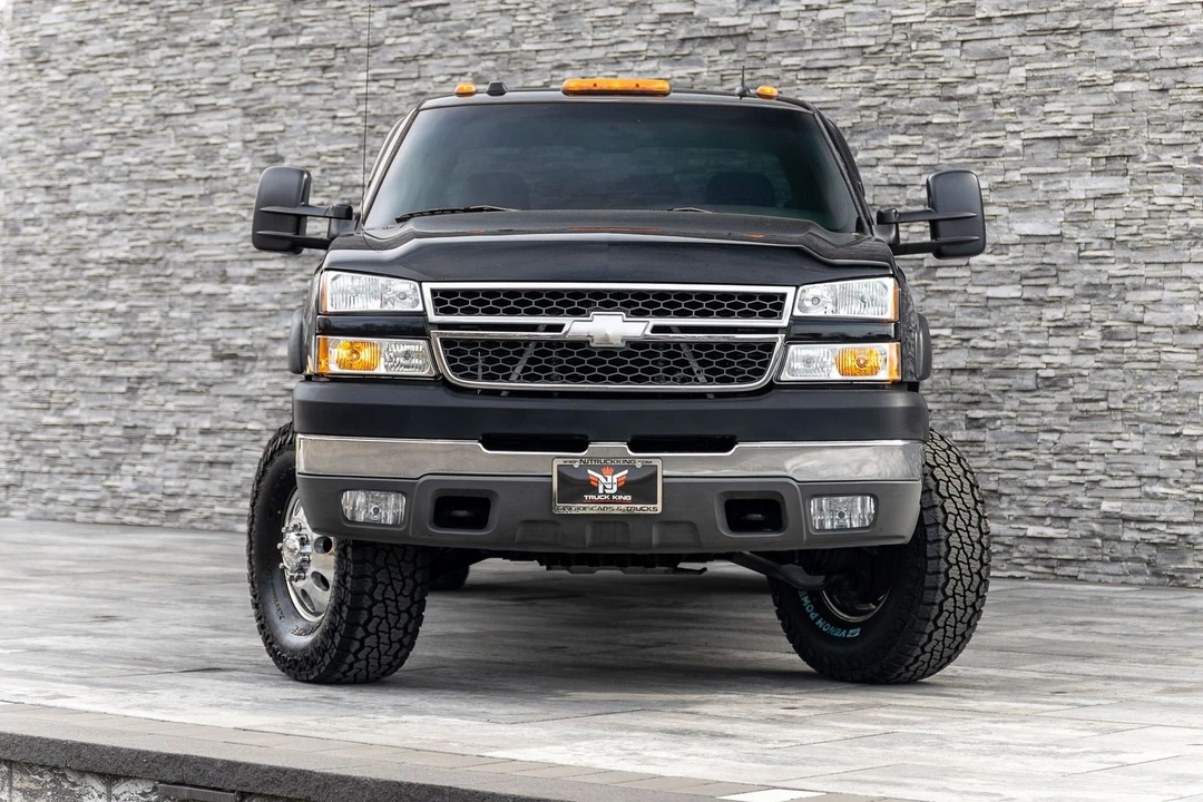 2005 Chevrolet Silverado Heavy Duty 1st Gen - Image 2 of 21