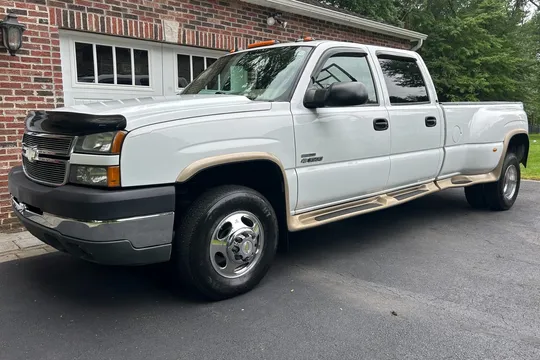 2005 Chevrolet Silverado 3500 LT Crew Cab Duramax Dually