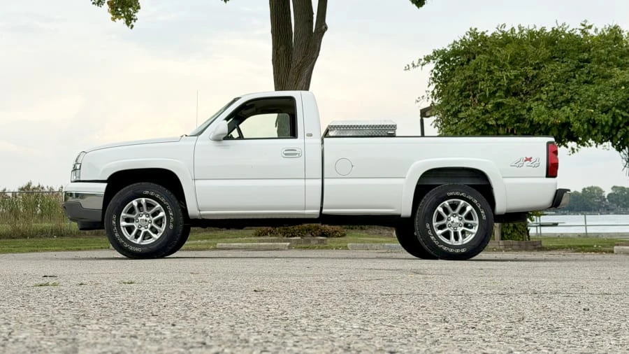 2005 Chevrolet Silverado 1st Gen - Image 2 of 24