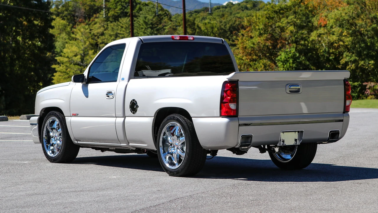 2005 Chevrolet Silverado 1st Gen - Image 2 of 31