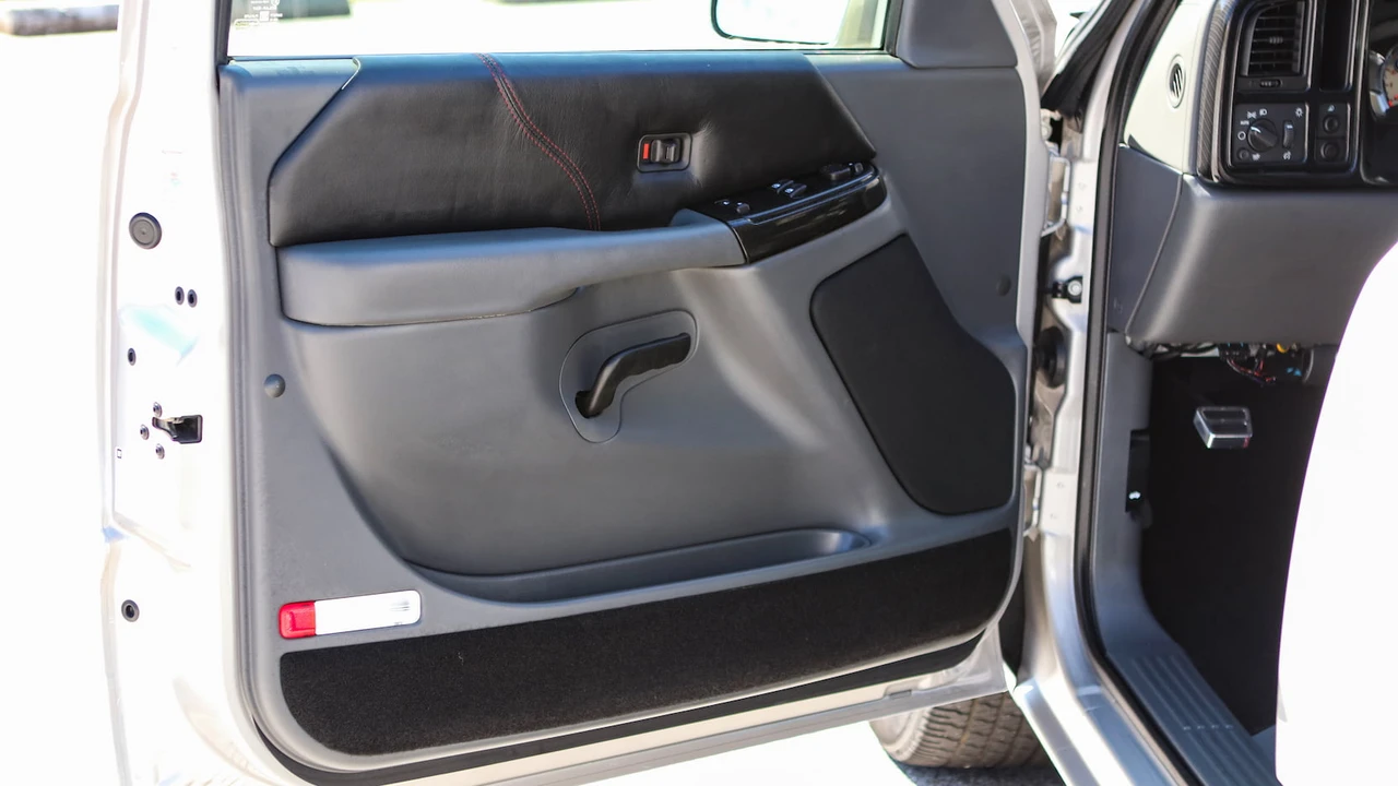 2005 Chevrolet Silverado 1st Gen - Image 12 of 31