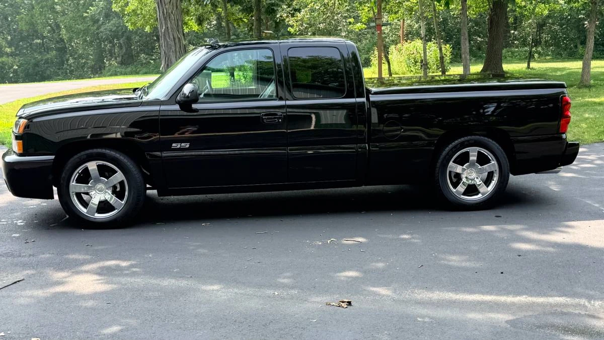 2005 Chevrolet Silverado 1st Gen - Image 2 of 24