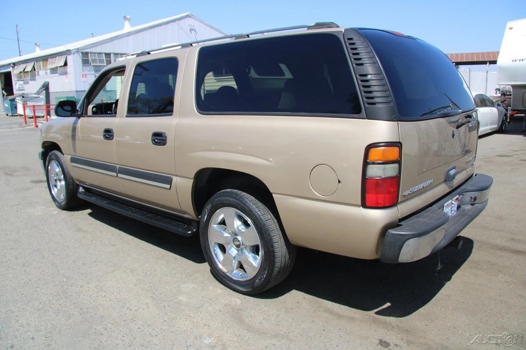 2005 Chevrolet Suburban 9th Gen - Image 5 of 21