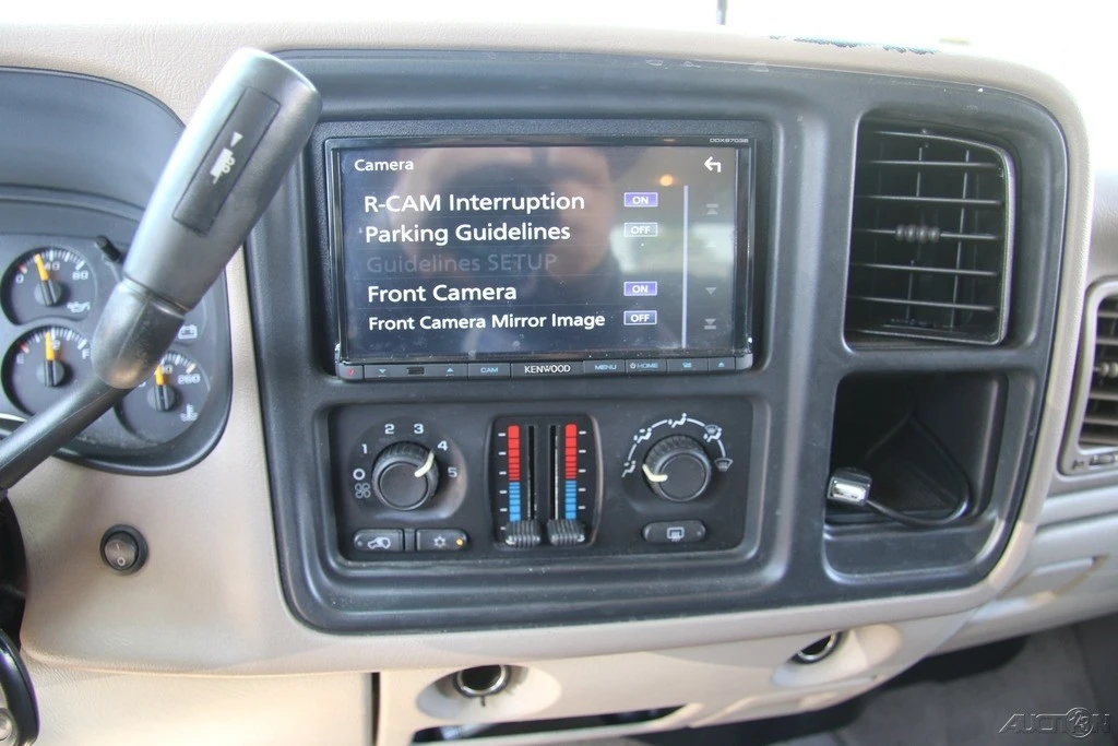 2005 Chevrolet Suburban 9th Gen - Image 18 of 21