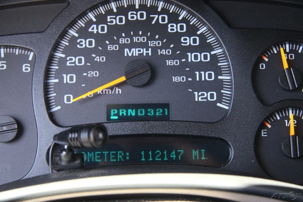 2005 Chevrolet Suburban 9th Gen - Image 17 of 21