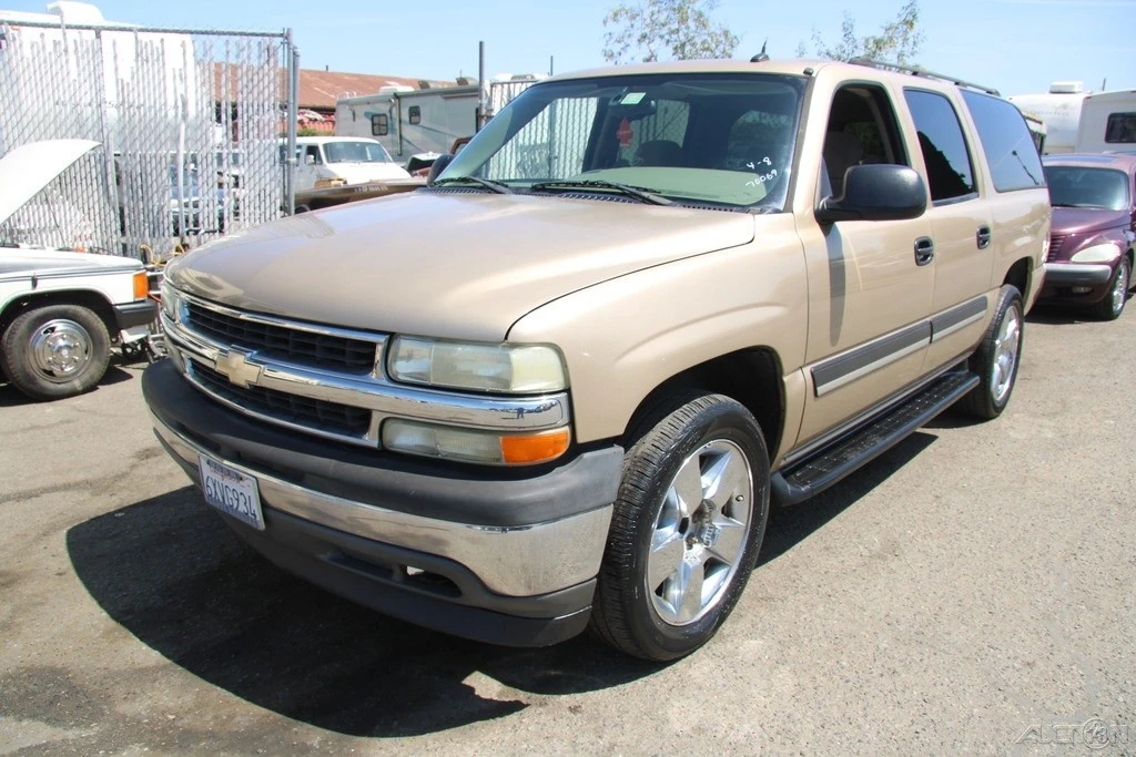 2005 Chevrolet Suburban 9th Gen - Image 2 of 21