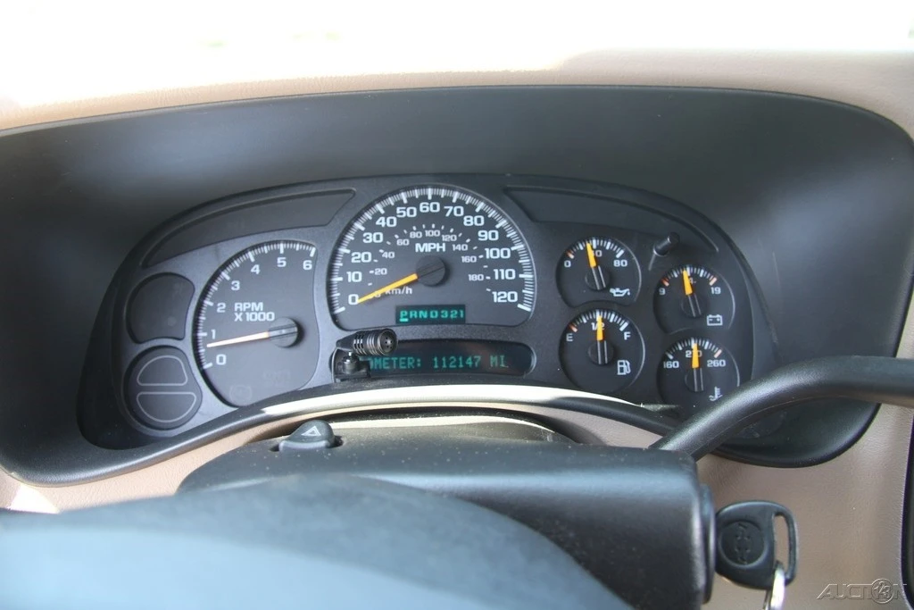2005 Chevrolet Suburban 9th Gen - Image 16 of 21